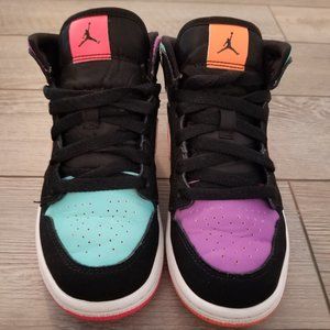 Air Jordan 1 mid sneaker (good condition)